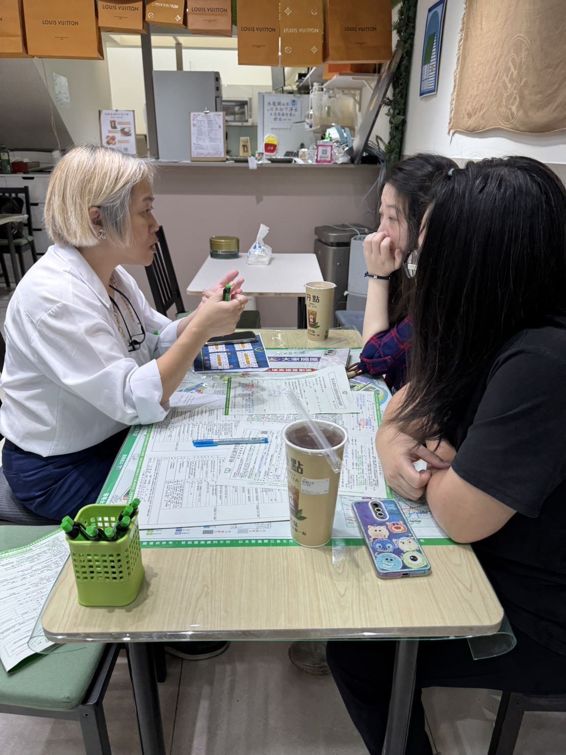 房仲企業邱惠丹熱心公益 天冷送暖捐物資給弱勢團體