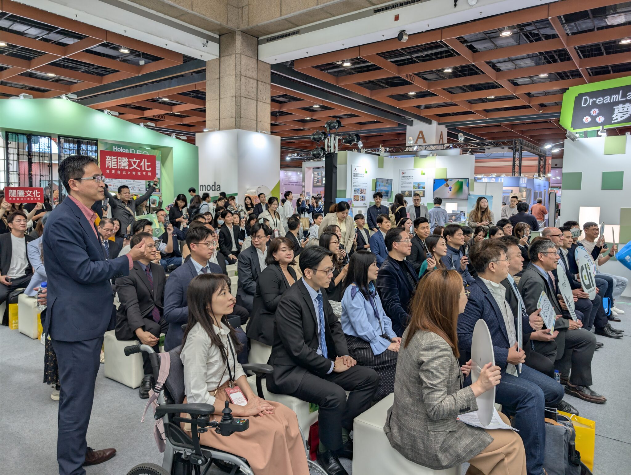 全球加速數位轉型　AI新創易晨智能　獲獎常勝軍