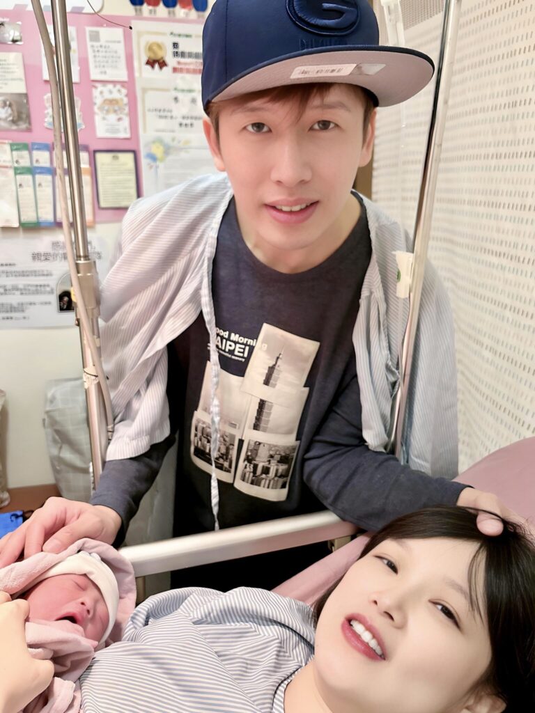 杏壇歌手陳昶均「五子登科」！一年一個月閃婚生女 連爸媽都來不及反應