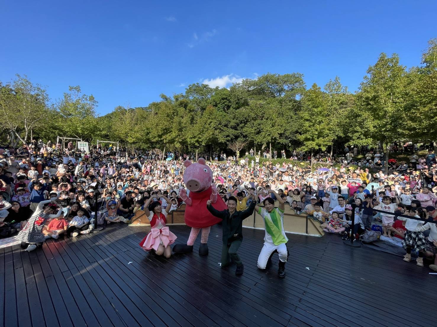 上千家庭擠爆「桃園HO幸福　親子派對」　何志偉：孩子不是父母一個人養　國家一起養