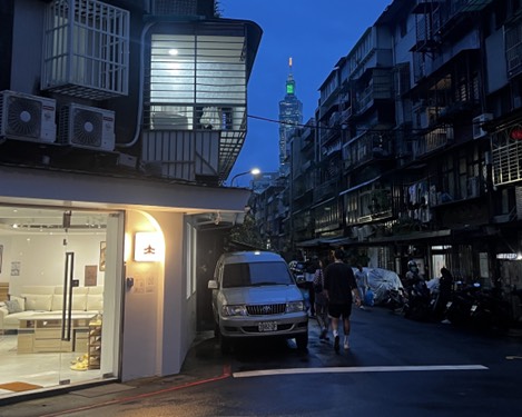 餐桌放不下？　年輕家庭用一張桌子解決兩種需求