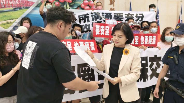 民生南路商圈自救會遞陳情書　張麗善：盡力與斗六公所協調 符合各方需求