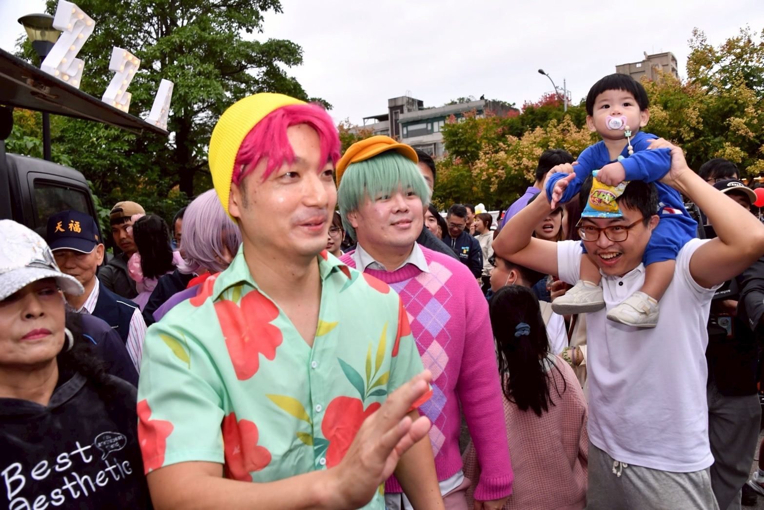 蔣萬安變身動漫男團Abby　現身天母萬聖節引小朋友暴動