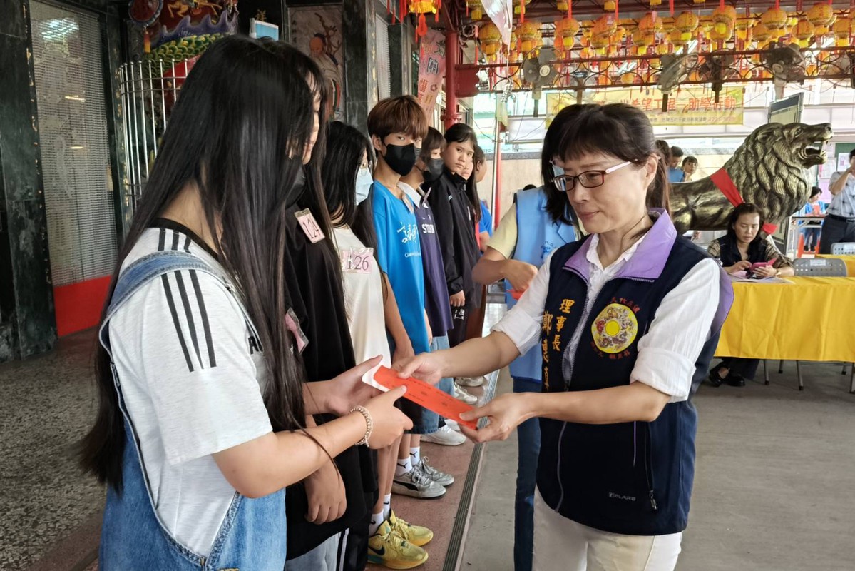 慈善展望會聯手後庄代天府 希望工程助學金助弱勢家庭學子 慈善展望會聯手後庄代天府 希望工程助學金助弱勢家庭學子