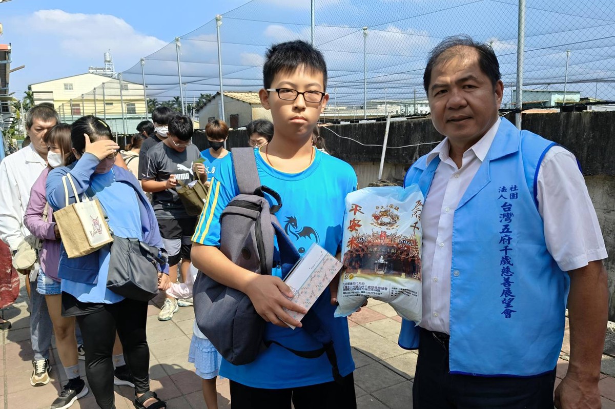 慈善展望會聯手後庄代天府 希望工程助學金助弱勢家庭學子 慈善展望會聯手後庄代天府 希望工程助學金助弱勢家庭學子