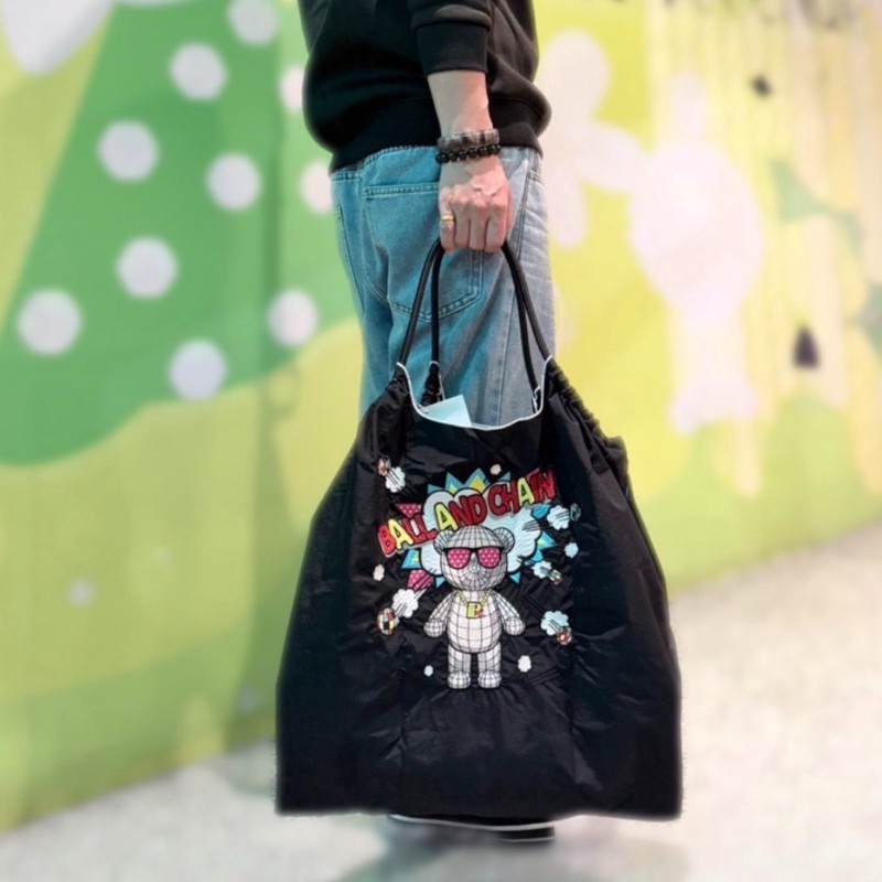 Ball & Chain台灣首間獨立店亮相!新光三越站前店2F登場 繽紛刺繡新作同步上市 Ball & Chain台灣首間獨立店亮相!新光三越站前店2F登場 繽紛刺繡新作同步上市