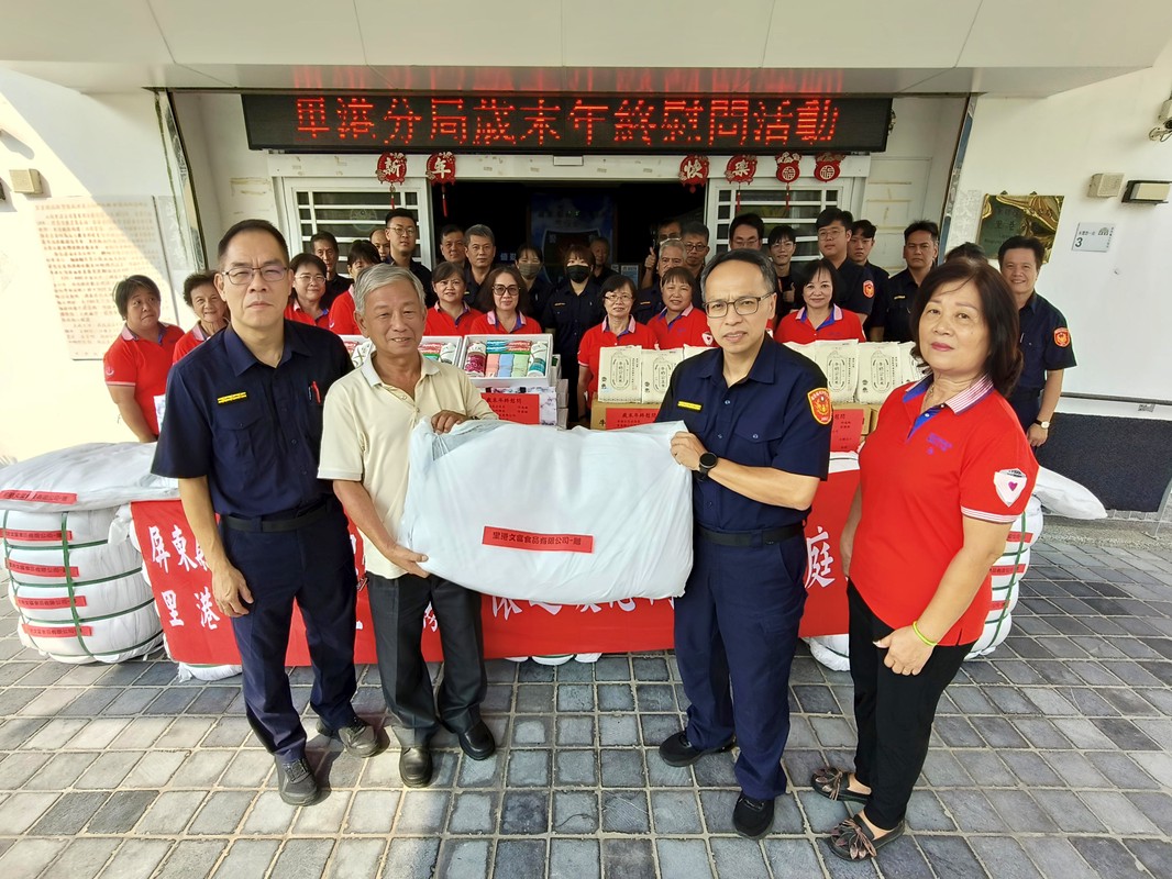 里港警募集棉被、白米助弱勢家庭溫馨過年 里港警募集棉被、白米助弱勢家庭溫馨過年