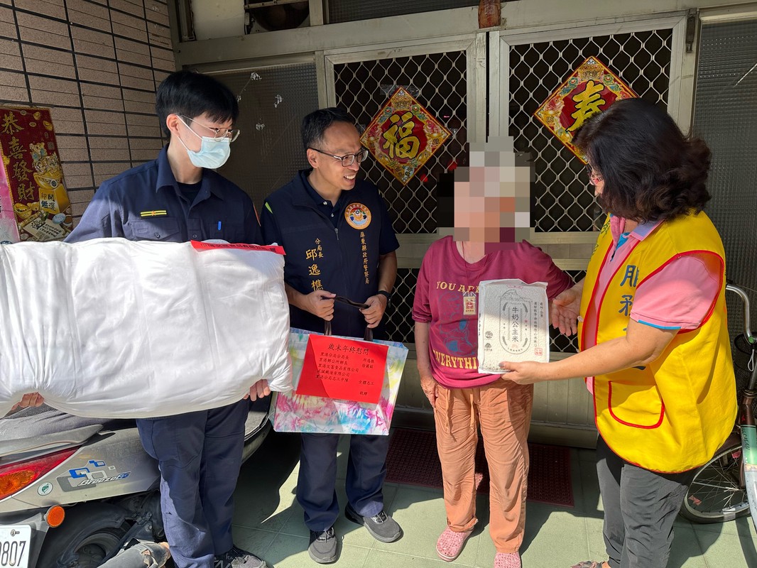 里港警募集棉被、白米助弱勢家庭溫馨過年 里港警募集棉被、白米助弱勢家庭溫馨過年