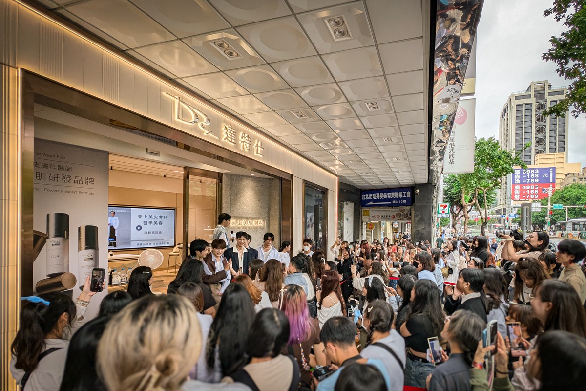 人氣男團FEniX擔任DRX達特仕一日店長 粉絲熱情相挺氣氛嗨翻! 人氣男團FEniX擔任DRX達特仕一日店長 粉絲熱情相挺氣氛嗨翻!