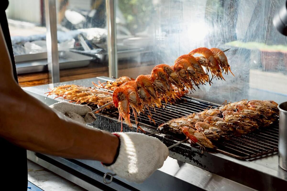 高雄烤肉外燴推薦：行動餐車直送 炭火香氣滿桌聚餐更省心！