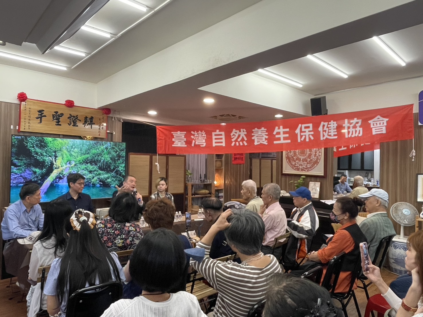 被害者坐滿現場!56民團揭醫療與司法黑洞 改革聲浪再升高 研討會現場聚集大量民眾,醫療改革、司法制度與受害者權益成為焦點議題。(圖/主辦單位提供)