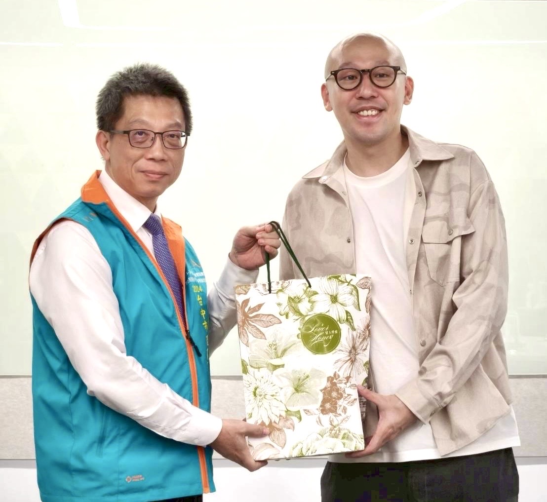 汪喵星球執行長、同時也是中華民國創業楷模的孫宗德（右），與台中市新創會前會長胡晉芫（左）一同出席活動，並向在場創業者分享創業歷程與實戰經驗。（圖／記者林照東攝）