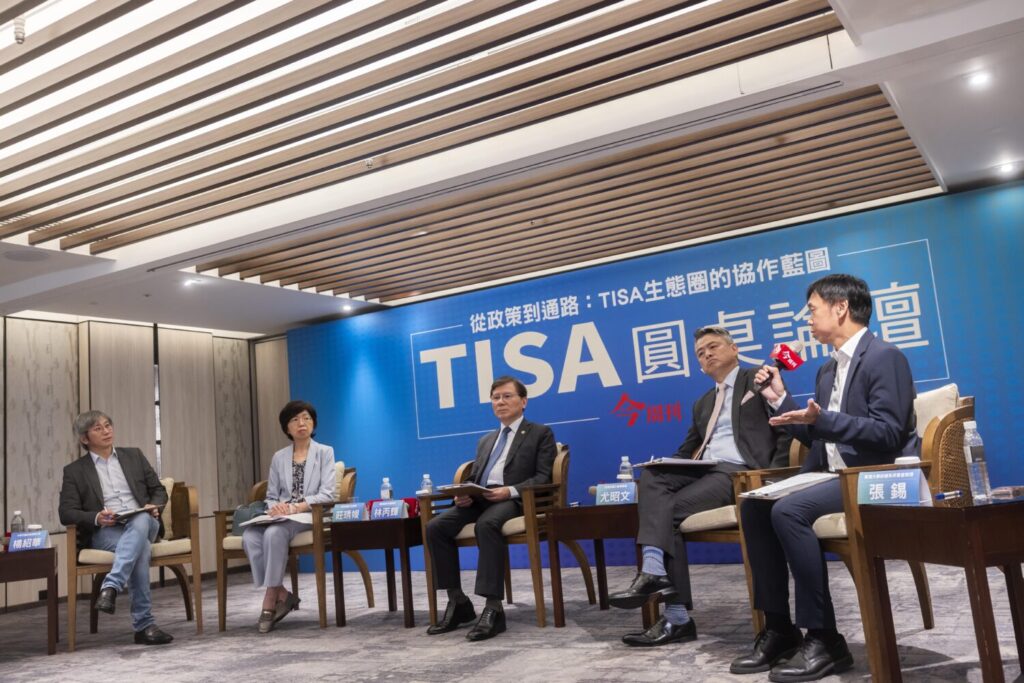 《今周刊》「從政策到通路：TISA生態圈的協作藍圖」圓桌論壇現場氣氛熱烈，產、官、學界代表分別提出各自意見，內容深入探討實務。(圖/今周刊提供)