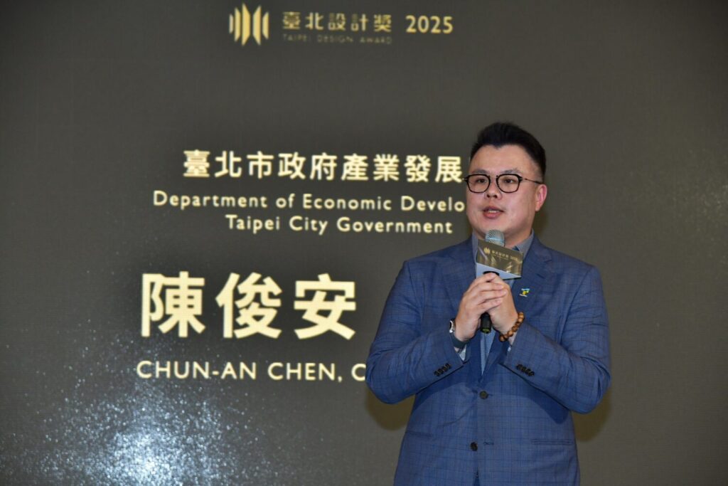 2025臺北設計獎頒獎典禮隆重登場 年度設計盛事揭曉得主 北市府產業局陳俊安局長致詞,為頒獎典禮揭開序幕。(圖/主辦單位 提供)