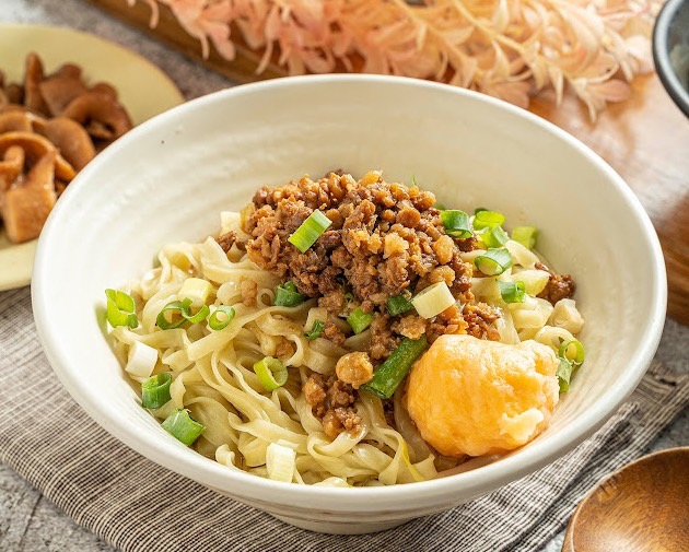 台中兩大市場物調券11/28–30再登場 100換200超值優惠限時三天 台中第二市場-人氣老店「阿棋三代福州意麵」消費加贈小菜。(圖/台中市政府經濟發展局提供)