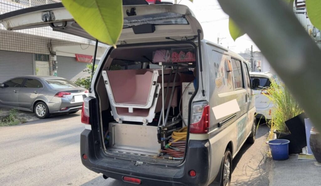 張文潔爭取將「到宅沐浴車」納入公共服務性車種，以便能使用共用臨停區。(張文潔辦公室提供)