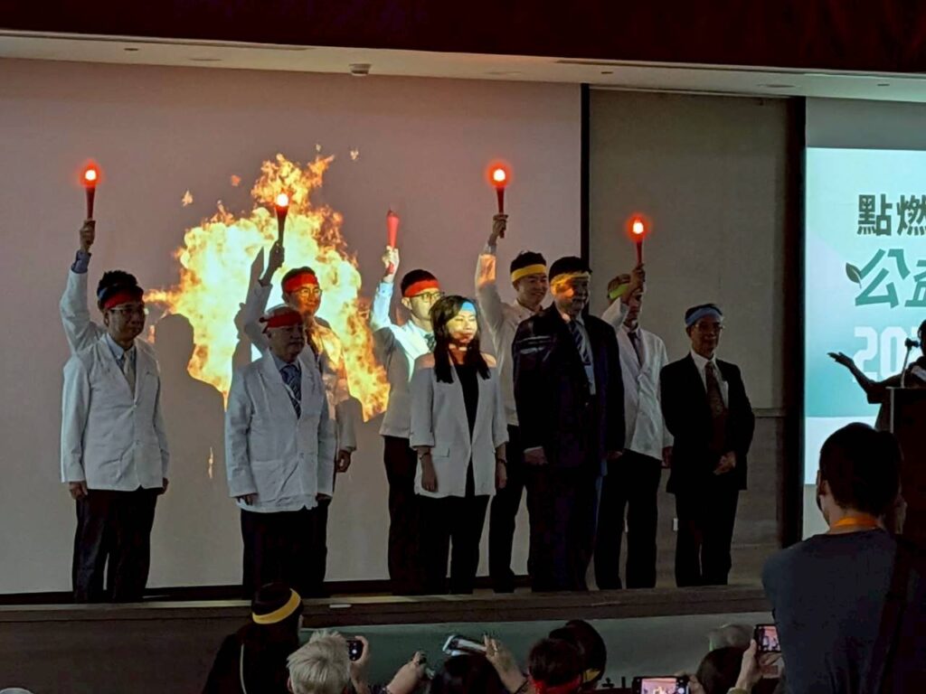 中華亞健康協會攜手臺北市藥師公會 領軍600位藥師從社區藥局起跑 中華亞健康協會攜手臺北市藥師公會 領軍600位藥師從社區藥局起跑