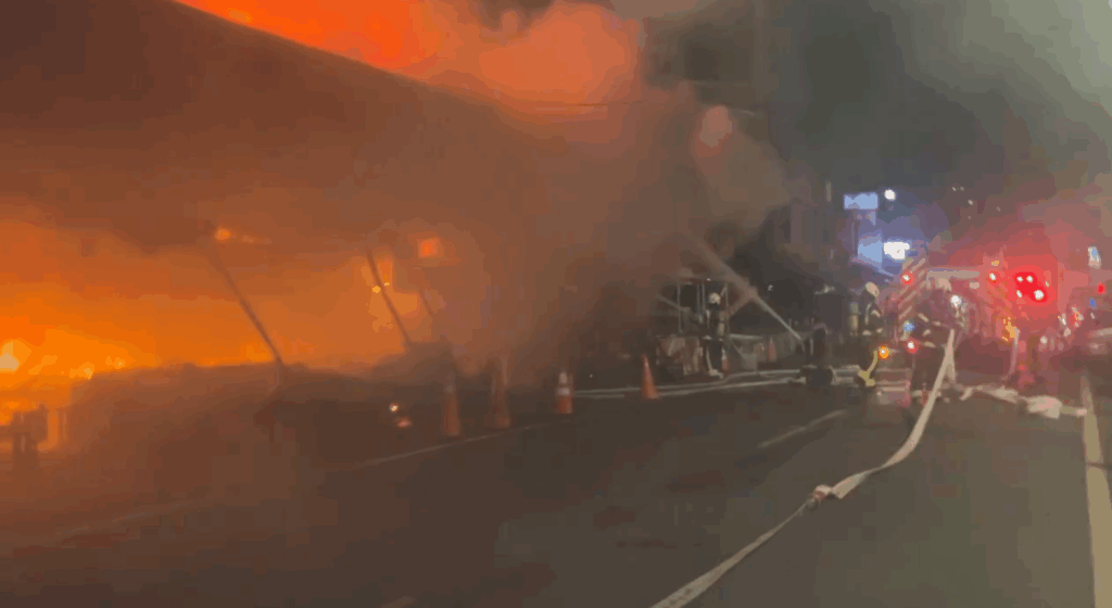 桃園南門市場傳火警 警消救出83歲男幸無傷