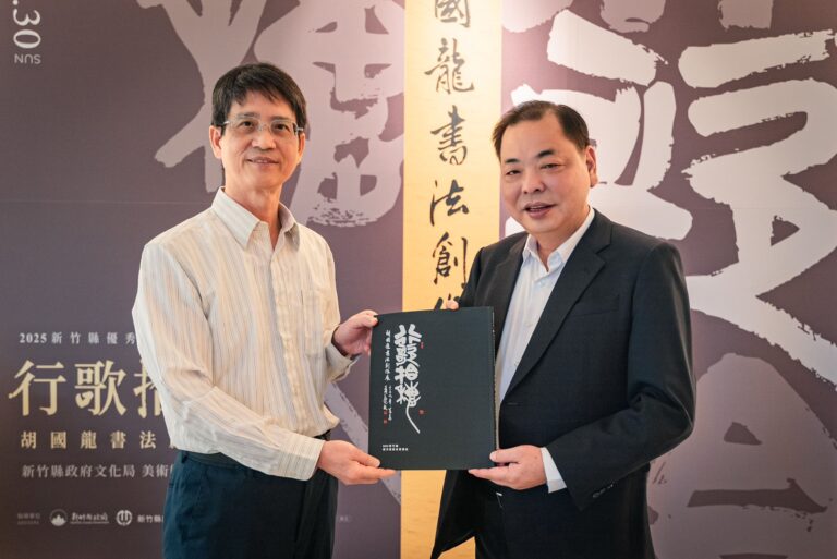 書法薪傳潤筆情誼 陳見賢出席「行歌拾穗」胡國龍書法展