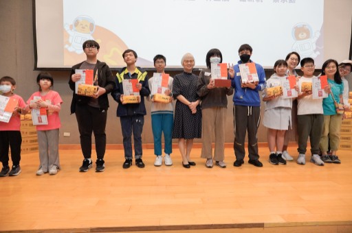 聞哲基金會扶持新北小衛星第七年贈獎助金 聞哲基金會扶持新北小衛星第七年贈獎助金