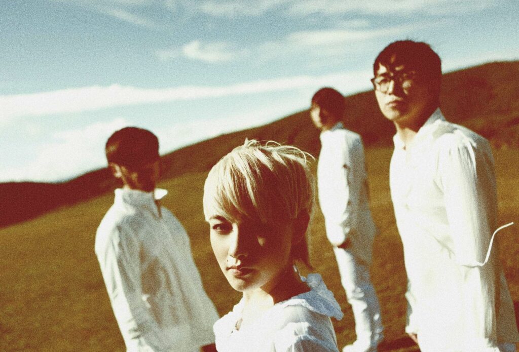 不是致敬是對頻!范曉萱彈琴開空間 持修即興玩〈氧氣〉世代聲音撞一起 44 %E4%B8%8B%E5%8D%886.56 2025 12 17%E7%9A%84%E5%BD%B1%E5%83%8F 2