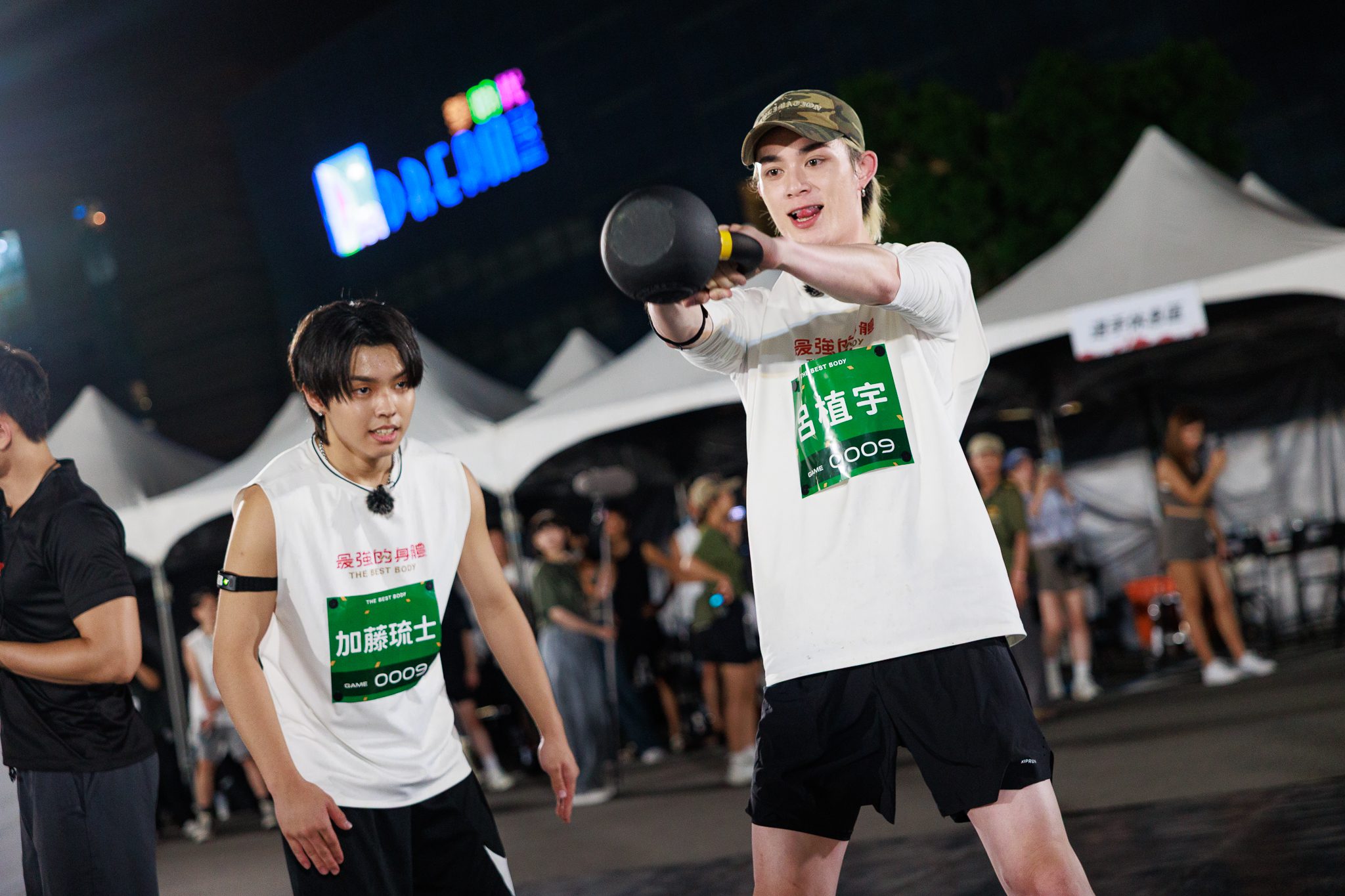 王少偉49歲逆天身材看不出歲月痕跡 呂植宇與加藤琉士吸引約200名女粉絲到場應援