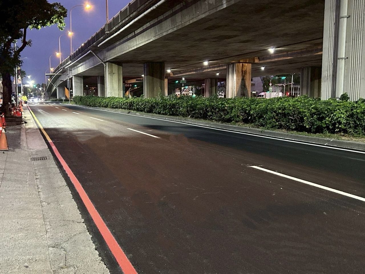 配合年末大型活動交通需求 中市完成環中路南向道路燙平 配合年末大型活動交通需求 中市完成環中路南向道路燙平