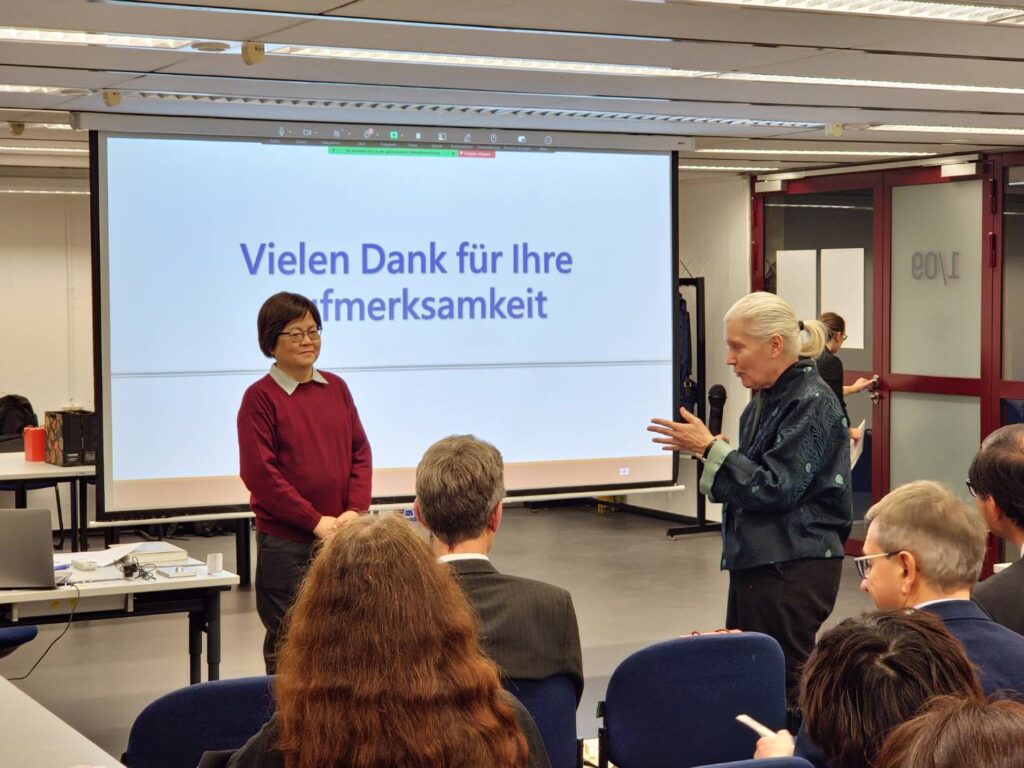 國臺圖攜手德國波鴻魯爾大學 從17世紀航海視野讓世界看見臺灣 5 %E6%96%87%E8%97%BB%E5%A4%96%E8%AA%9E%E5%A4%A7%E5%AD%B8%E5%BC%B5%E5%AE%88%E6%85%A7%E6%95%99%E6%8E%88%E6%96%BC%E3%80%8A%E6%9D%B1%E5%8D%B0%E5%BA%A6%E6%97%85%E9%81%8A%E8%A6%8B%E8%81%9E%E3%80%8B%E6%96%B0%E6%9B%B8%E7%99%BC%E8%A1%A8%E6%9C%83%E4%BB%8B%E7%B4%B9%E5%85%A7%E5%AE%B9