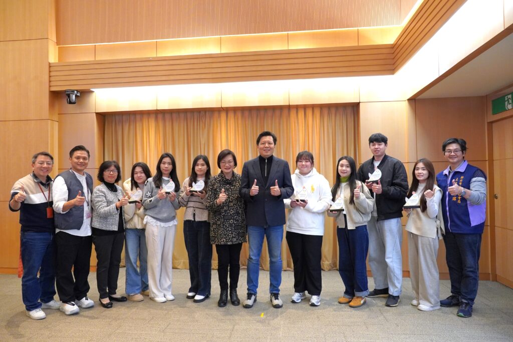 新北表揚40位高風險家庭守護者 20 %E6%96%B0%E5%8C%97%E5%B8%82%E5%89%AF%E5%B8%82%E9%95%B7%E6%9C%B1%E6%83%95%E4%B9%8B%E4%B8%AD%E9%A0%92%E7%99%BC%E9%AB%98%E9%A2%A8%E9%9A%AA%E5%AE%89%E5%85%A8%E7%B6%B2%E6%9C%89%E5%8A%9F%E4%BA%BA%E5%93%A1%E7%8D%8E%EF%BC%8C%E6%84%9F%E8%AC%9D%E5%90%84%E7%B6%B2%E7%B5%A1%E4%BA%BA%E5%93%A1%E5%90%88%E4%BD%9C%E7%84%A1%E9%96%93