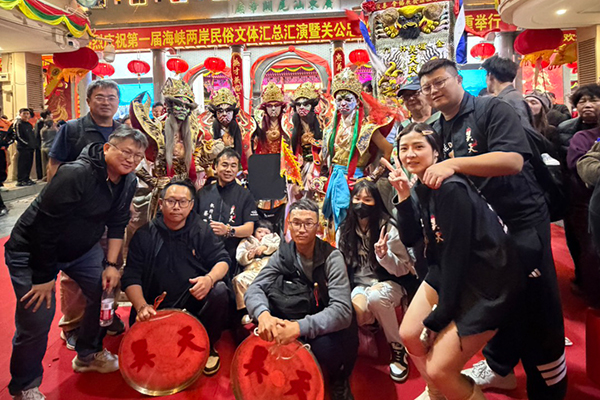 金門昊天民俗藝陣團受邀參與首屆關公忠義文化盛會,藝陣展演結合信仰與生活文化,引發高度關注 金門昊天民俗藝陣團受邀參與首屆關公忠義文化盛會,藝陣展演結合信仰與生活文化,引發高度關注