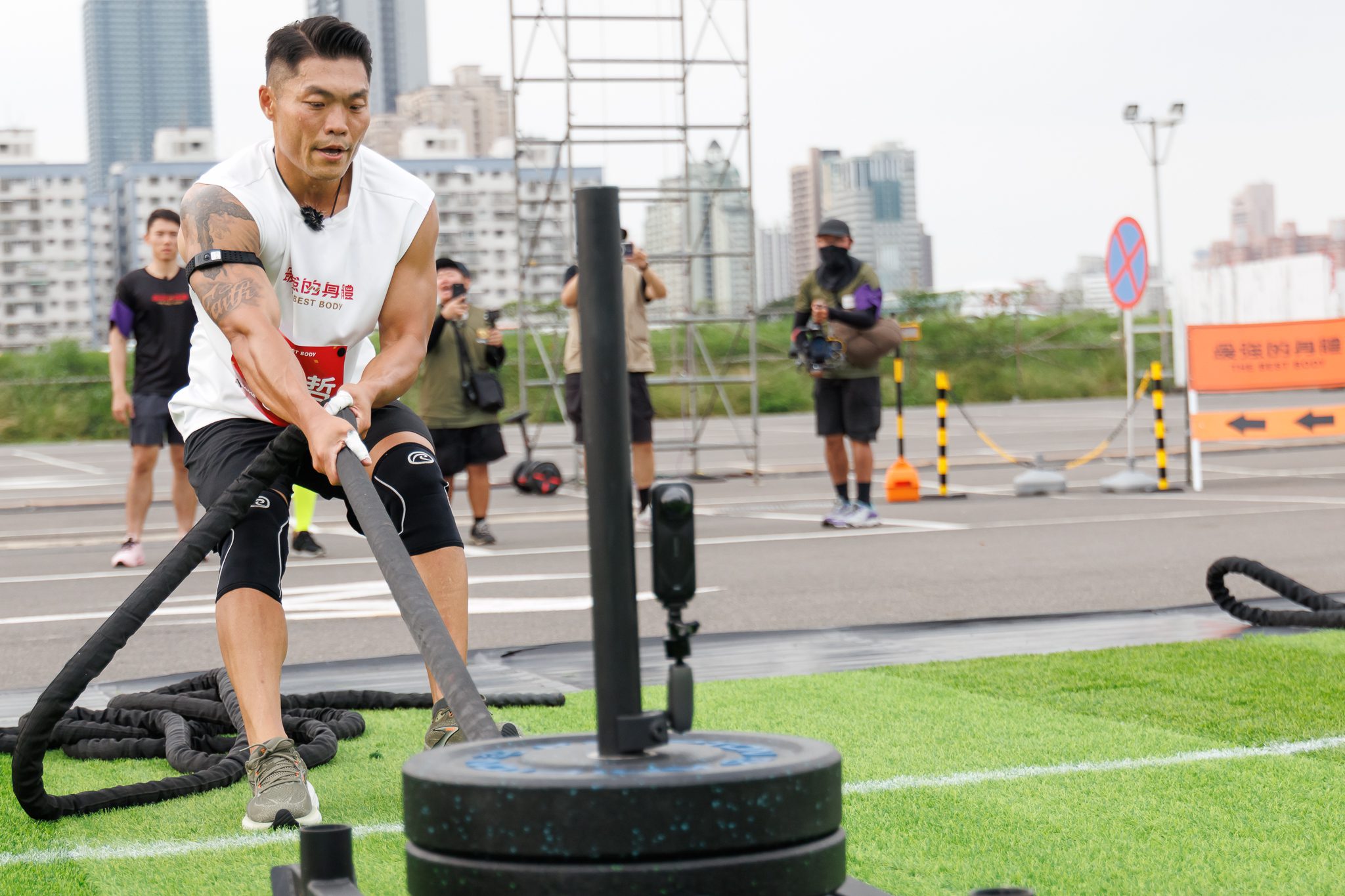 王少偉49歲逆天身材看不出歲月痕跡 呂植宇與加藤琉士吸引約200名女粉絲到場應援