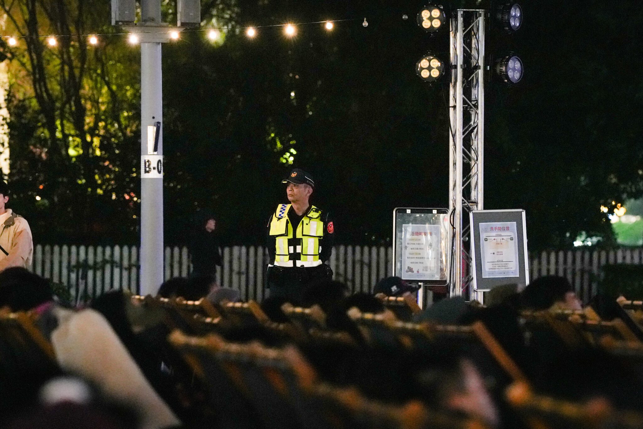 千人躺著看電影! 台中耶誕星空電影院 府前廣場享受LA LA LAND浪漫氛圍 千人躺著看電影! 台中耶誕星空電影院 府前廣場享受LA LA LAND浪漫氛圍