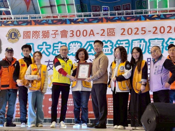 守護救災英雄 新北特搜獲獅子會與企業贈行軍床 26 《圖說》新北消致贈感謝狀。〈消防局提供〉