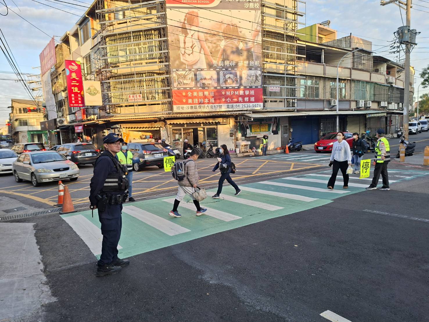 因應捷運治安事件 中市警「全面強化護童勤務」守護通學安全 因應捷運治安事件 中市警「全面強化護童勤務」守護通學安全