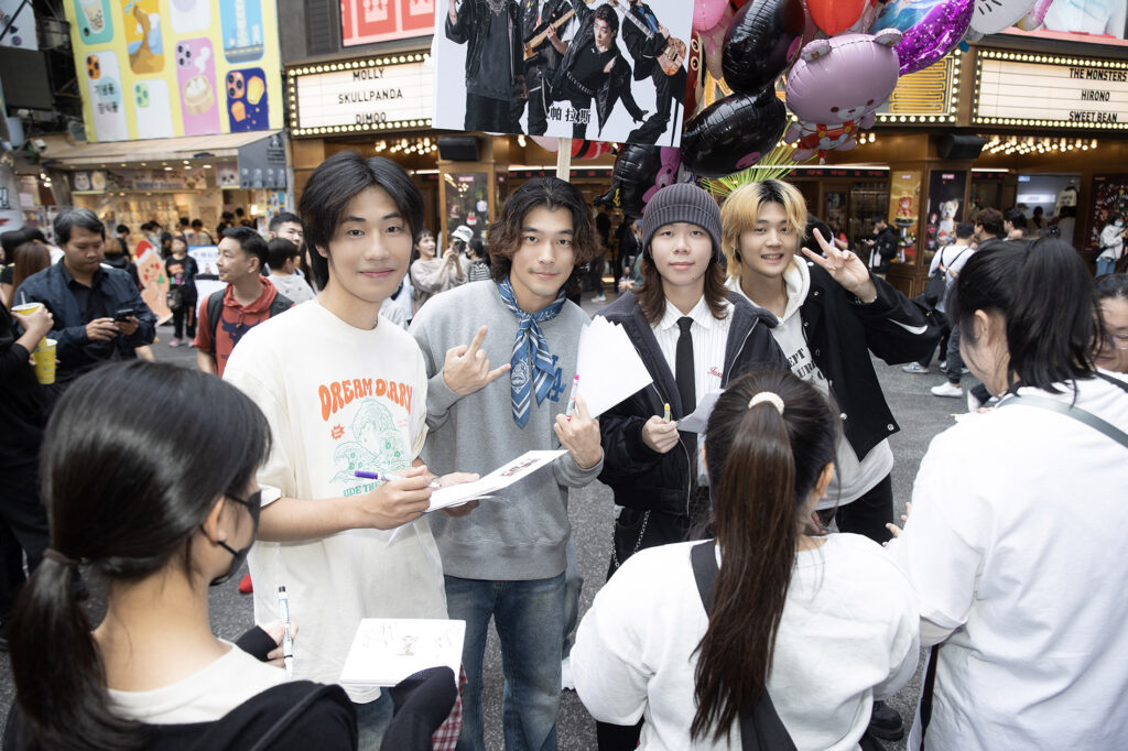 「新人之最」PALLAS稱霸跨年!〈下天堂〉6天17萬點閱 師奶包圍搶簽合照 40 %E6%BC%A2%E5%A0%A1FAMA%E5%A4%A7%E5%AF%B6.%E5%B0%8F%E8%91%B5