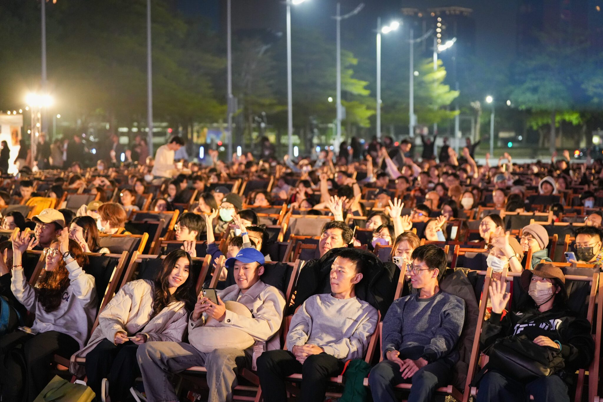 千人躺著看電影! 台中耶誕星空電影院 府前廣場享受LA LA LAND浪漫氛圍 千人躺著看電影! 台中耶誕星空電影院 府前廣場享受LA LA LAND浪漫氛圍