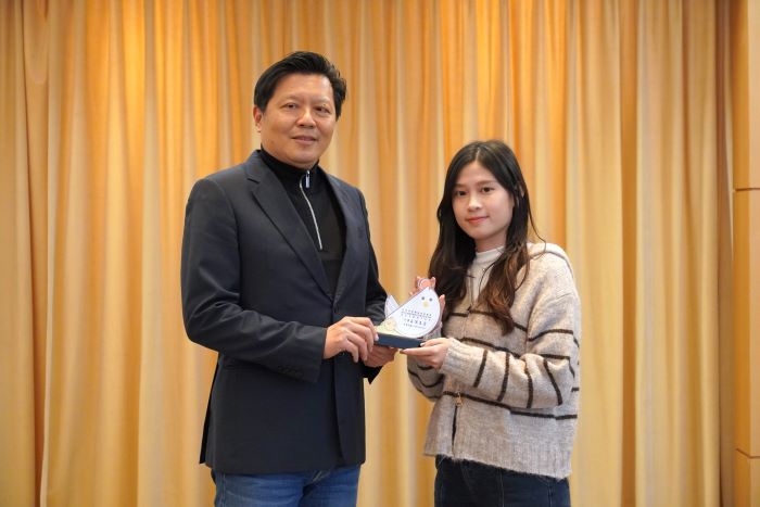 像母雞守護小雞 新北表揚40位高風險家庭守護者 35 《圖說》新莊社福中心社工徐思穎獲得高風險安全網有功人員獎,她分享心情既開心也備受鼓舞,這次的表揚讓她獲得能量,更提醒自己持續走在這條有意義的路上。〈社會局提供〉