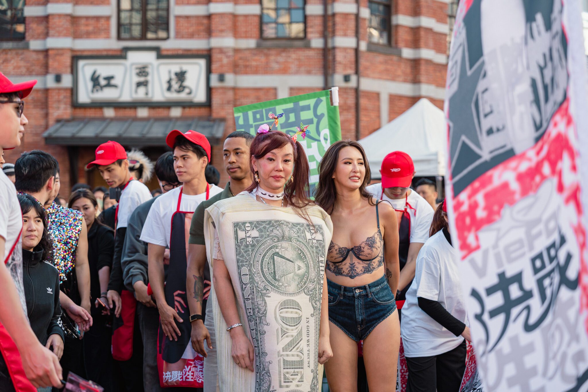 薔薔 張婷婷西門町正面開火《決戰性感之癲》