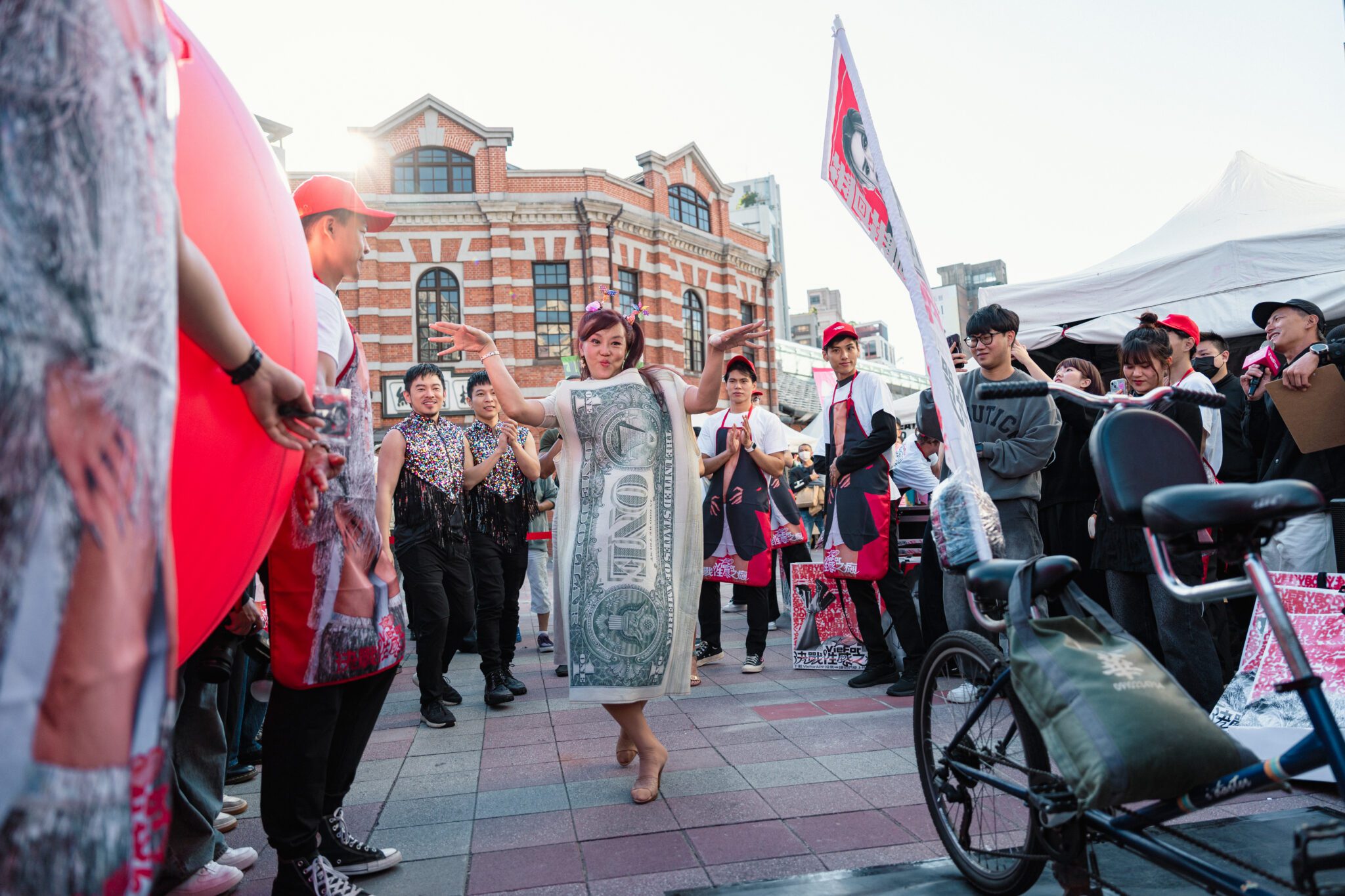 薔薔 張婷婷西門町正面開火《決戰性感之癲》 薔薔 張婷婷西門町正面開火《決戰性感之癲》