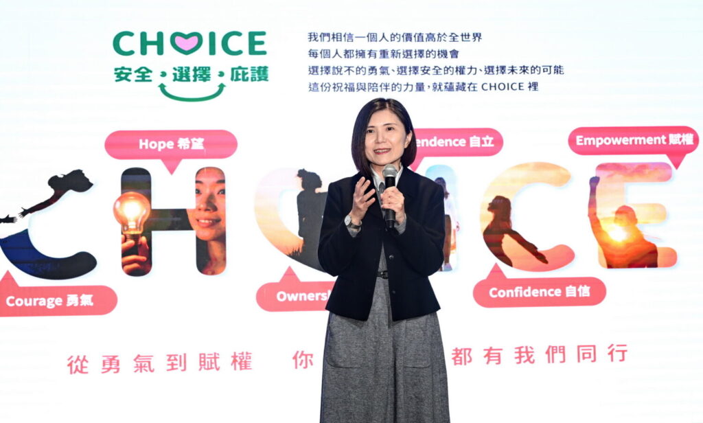 善牧推「CHOICE 安全.選擇.庇護」平台 讓受暴者都有做出安全選擇的機會 衛福部保護服務司副司長郭彩榕樂見善牧建立數位庇護平台,讓更多有需要的女性更容易找到相關資訊。(照片來源:天主教善牧基金會)