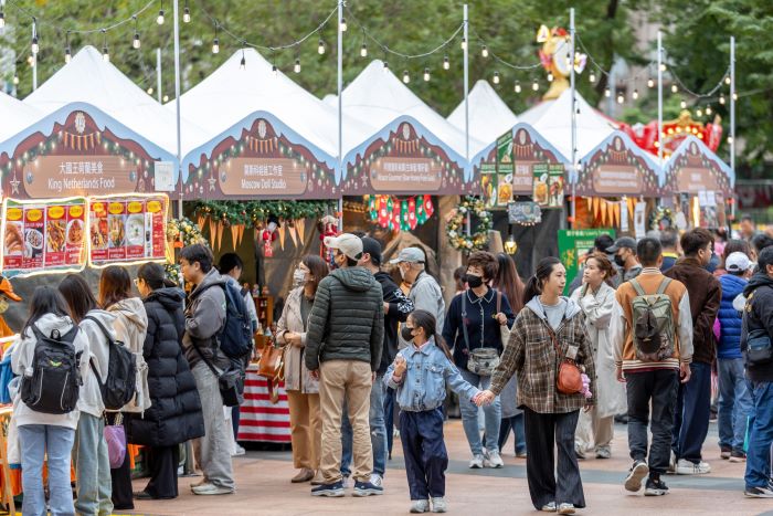 全臺最受矚目盛事 新北耶誕城45天740萬人次造訪 13 《圖說》深受民眾喜愛的「Freunde willkommen!德國耶誕市集」同樣展現高度吸引力,讓各國遊客在城市中感受濃厚歐式耶誕氛圍。〈觀旅局提供〉