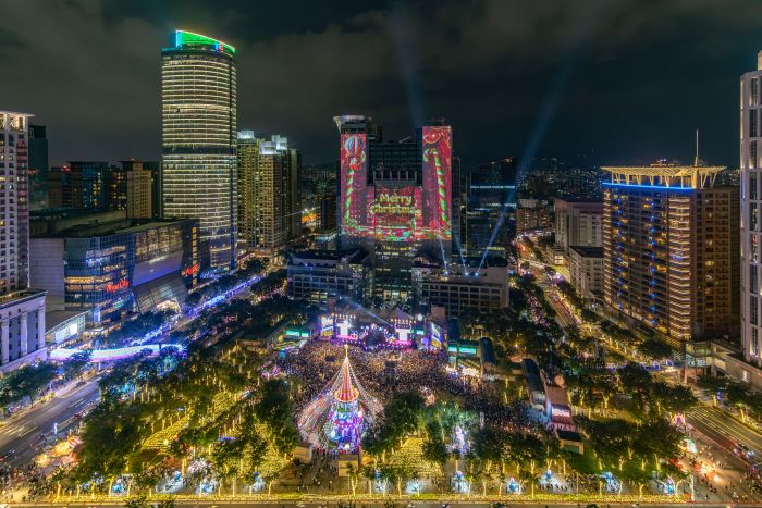 全臺最受矚目盛事 新北耶誕城45天740萬人次造訪 14 《圖說》「2025新北歡樂耶誕城」於12月28日劃上句點,璀璨亮眼的馬戲大幕也在歡笑聲中緩緩落下。〈觀旅局提供〉