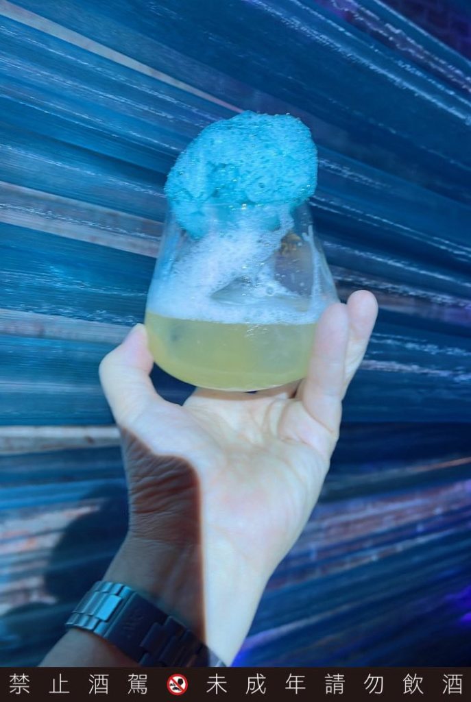 《誰把棉線織成時間的酒》 喝了這杯,再走? 《誰把棉線織成時間的酒》 喝了這杯,再走?