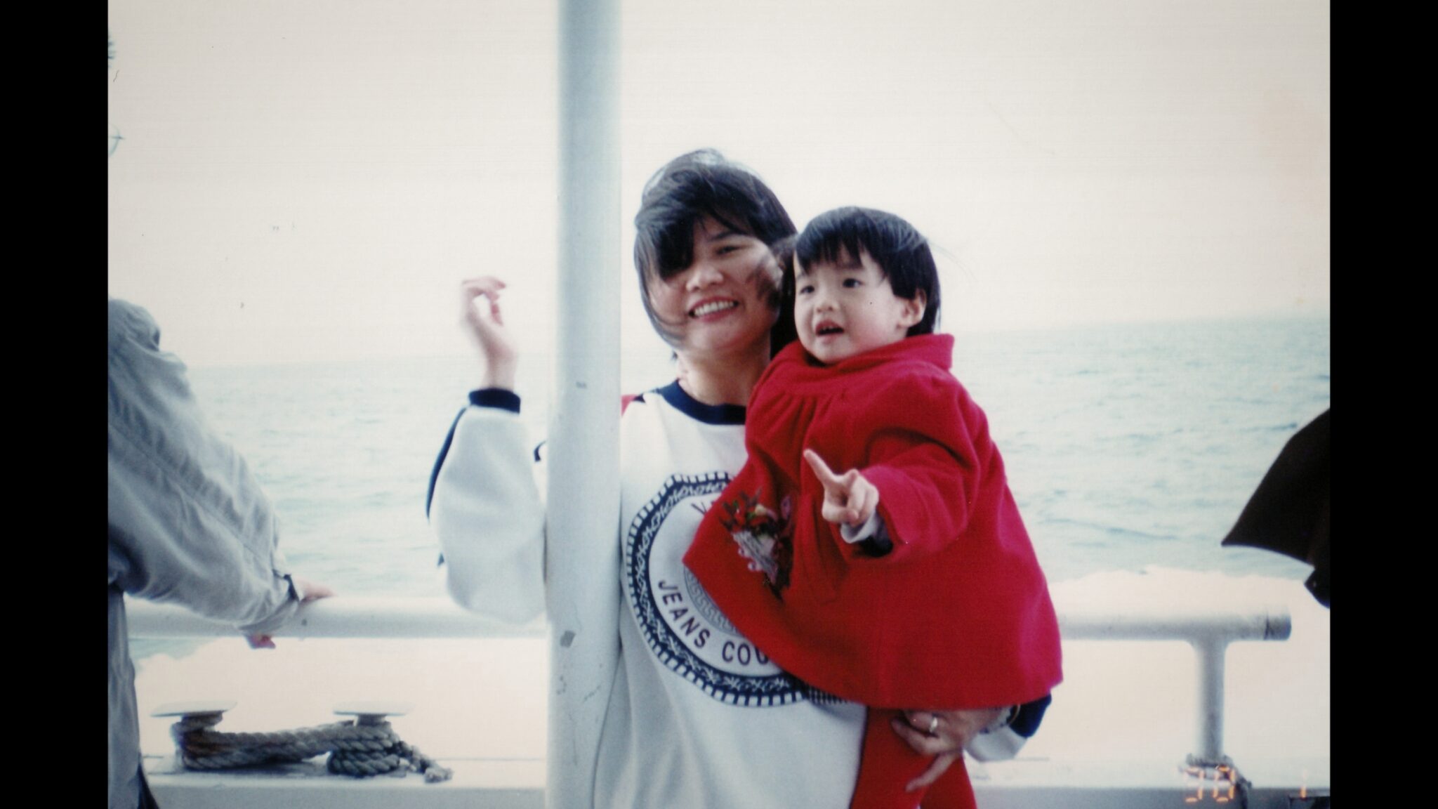 獲國際女性影展雙獎肯定《萬歲家庭》自揭童年創傷記憶裂隙