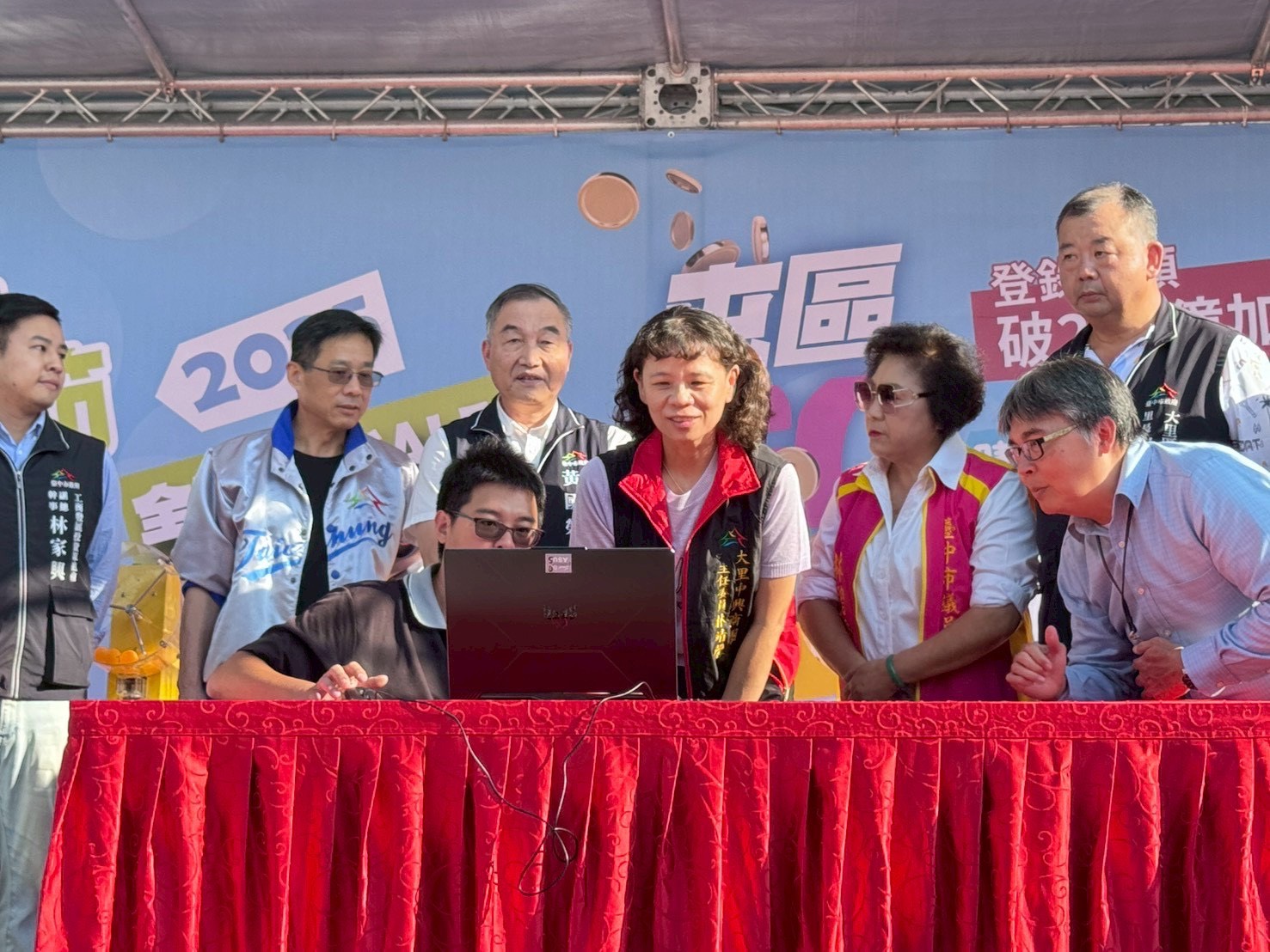 兩百億元消費幻象? 台中購物節狂歡代價 兩百億元消費幻象? 台中購物節狂歡代價