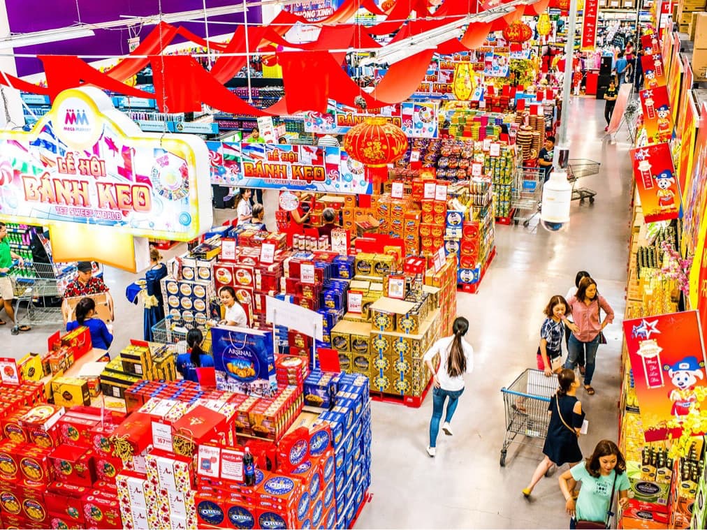 越南要求復災衝刺:加快復工、刺激內需備戰2026春節 春節備貨旺季提前啟動:越南政府要求加速災後復原、推動生產與擴大消費,各大通路同步加碼供應與促銷。(圖翻攝自baochinhphu)