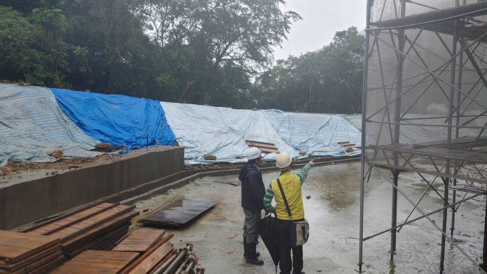守護山坡地居住安全 新北強化巡檢工地防災 12 《圖說》在汛期或颱風來臨前,農業局前往瑞芳區一處工地進行防災措施檢查。〈農業局提供〉