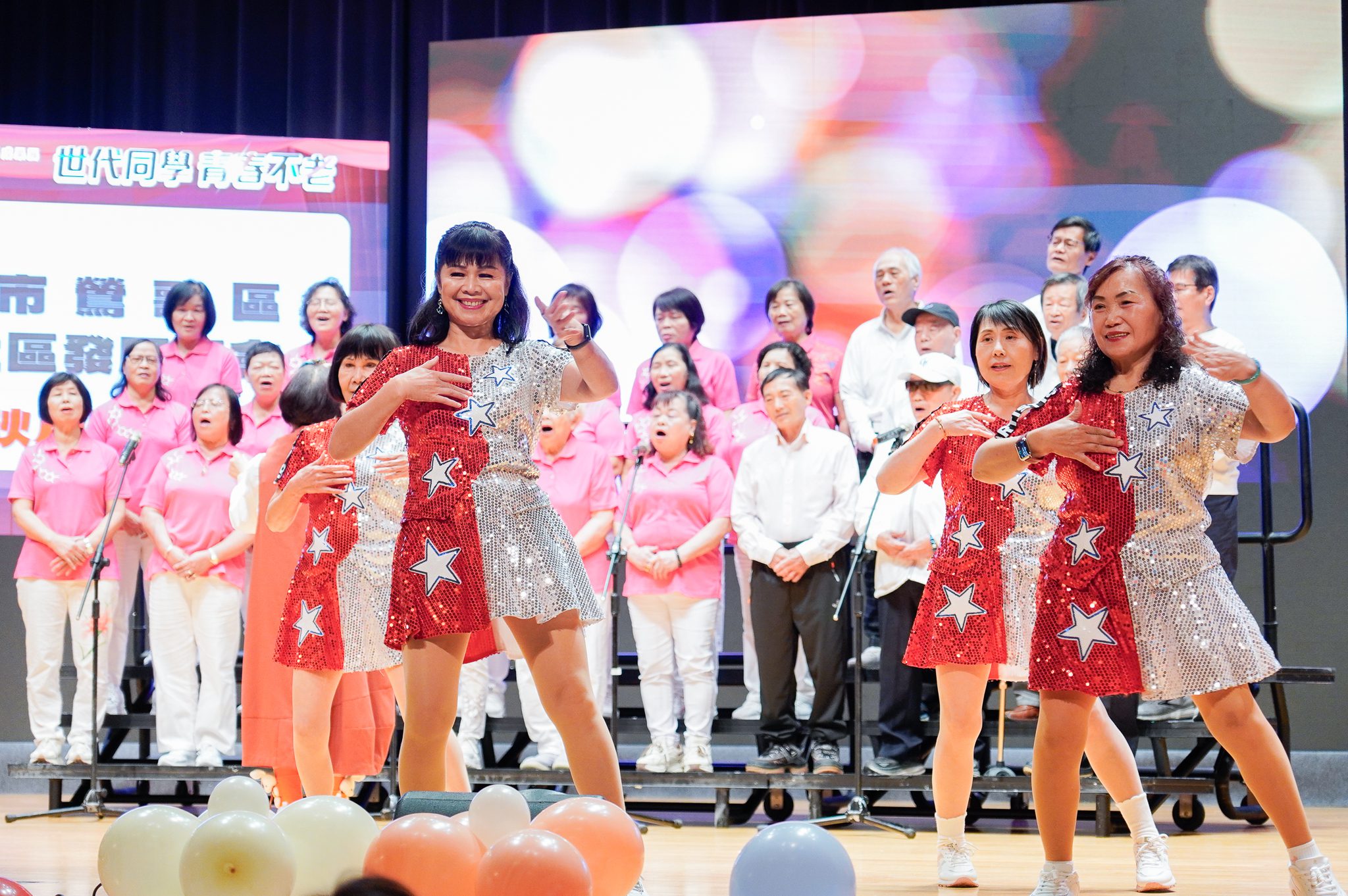 銀髮活力爆棚 新北松年大學動態成果展秀才藝 侯友宜鼓勵多動多健康 銀髮活力爆棚 新北松年大學動態成果展秀才藝 侯友宜鼓勵多動多健康