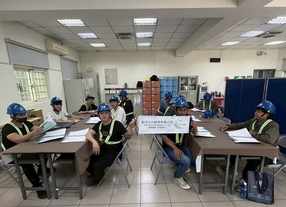 長河人力因長期派駐雙語人員與移工在廠內，對客戶的生產流程、機台配置及人員運作極為熟悉。(記者翻攝)