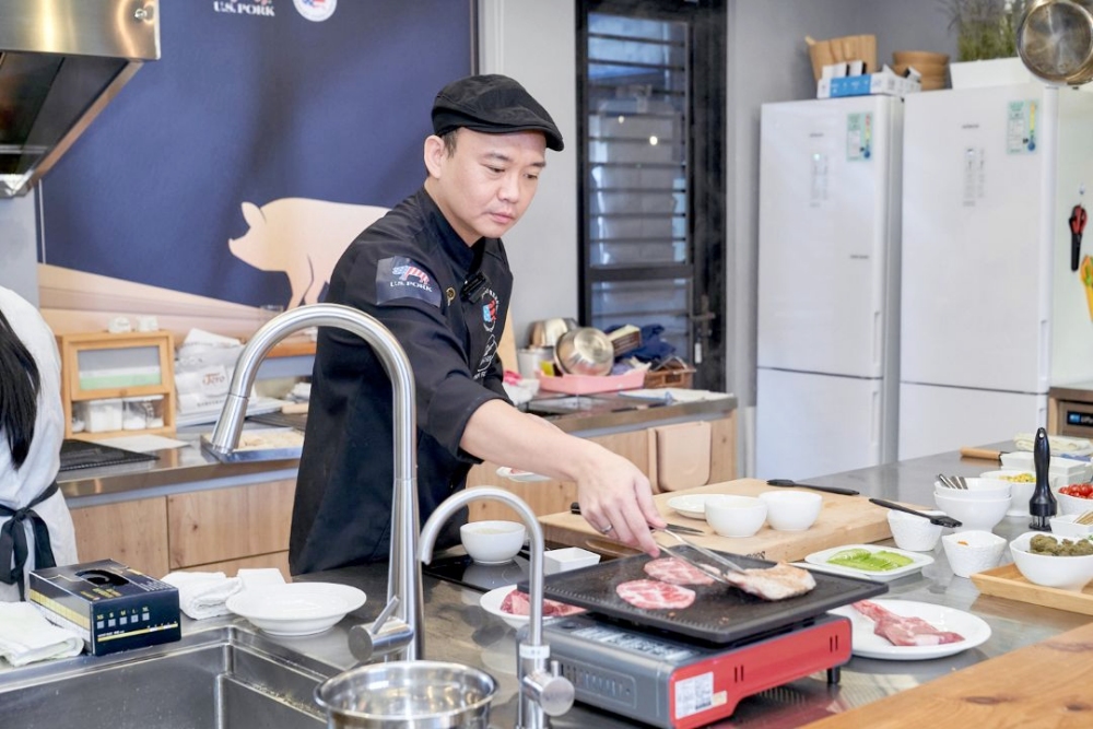 美國高端豬肉四大品牌進軍台灣 從血統、養成到檢驗,翻轉你對美豬的想像 13 01%E7%BE%8E%E5%9C%8B%E9%AB%98%E7%AB%AF%E8%B1%AC%E8%82%89%E5%9B%9B%E5%A4%A7%E5%93%81%E7%89%8C%E9%80%B2%E8%BB%8D%E5%8F%B0%E7%81%A3 1